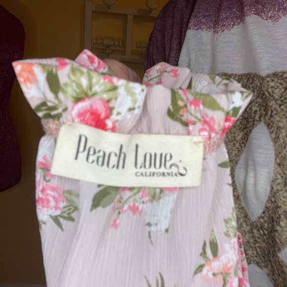 Cute!! Off the shoulder floral top - Picture 3 of 3